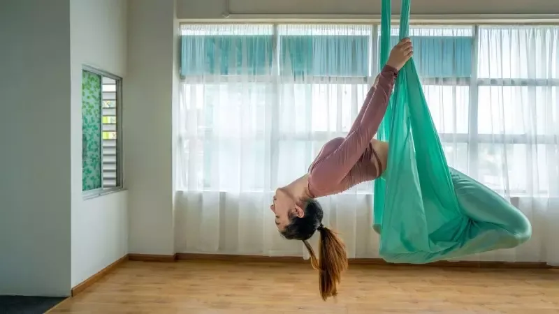 Aerial yoga là gì? 7 Lợi ích tuyệt vời khi tập Aerial Yoga