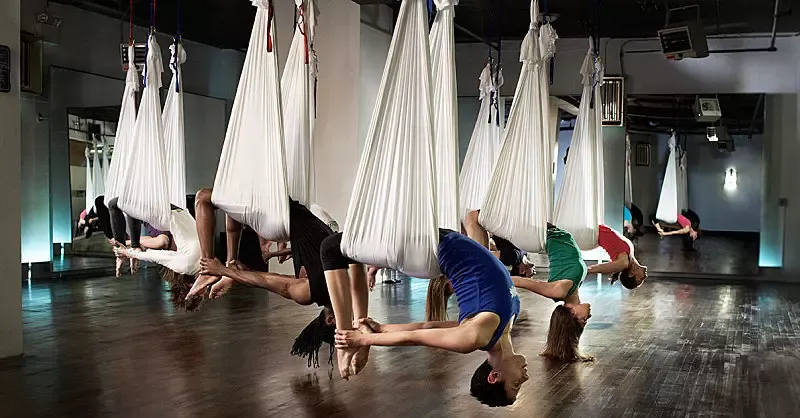 Aerial yoga là gì? 7 Lợi ích tuyệt vời khi tập Aerial Yoga