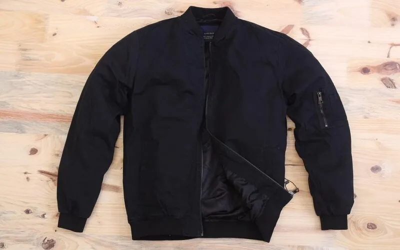 Áo khoác bomber là gì? Một số mẫu bomber phổ biến hiện nay