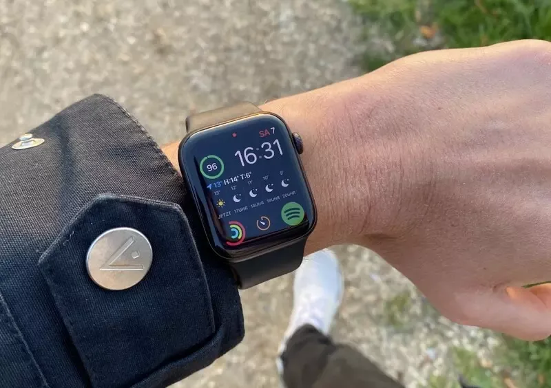 Apple Watch SE là gì? Có nên mua Apple Watch SE?