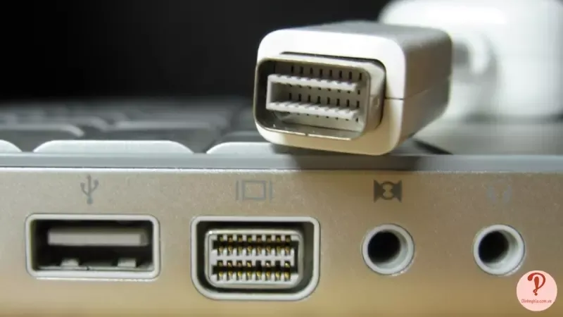 Cổng DVI là gì? Phân biệt cổng DVI với HDMI, VGA, DisplayPort