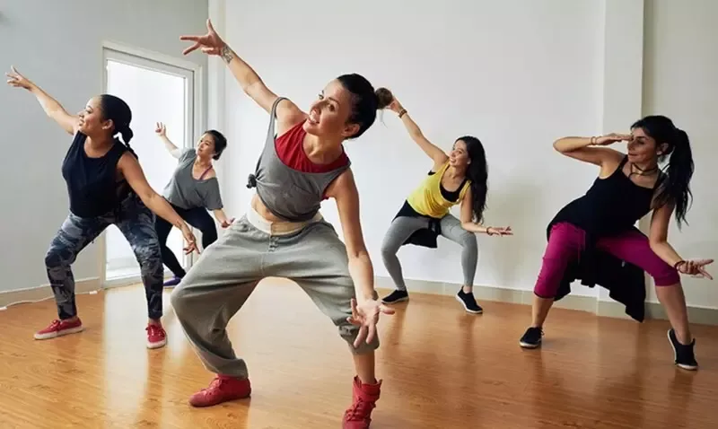 Dance fitness là gì? Lợi ích và bài tập dance fitness phổ biến