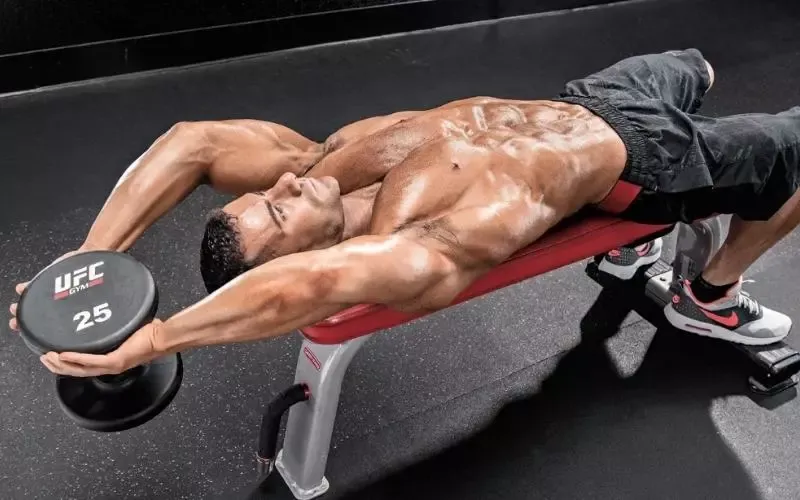 Dumbbell Pullover là gì? Cách tập vớt tạ để phát triển vòng 1