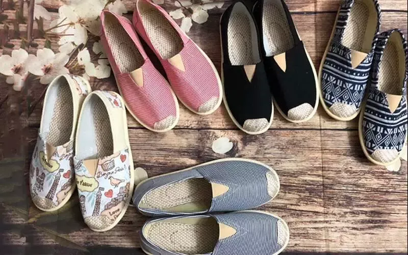 Giày slip on là gì? Top 6 mẫu giày slip on đẹp và thời trang