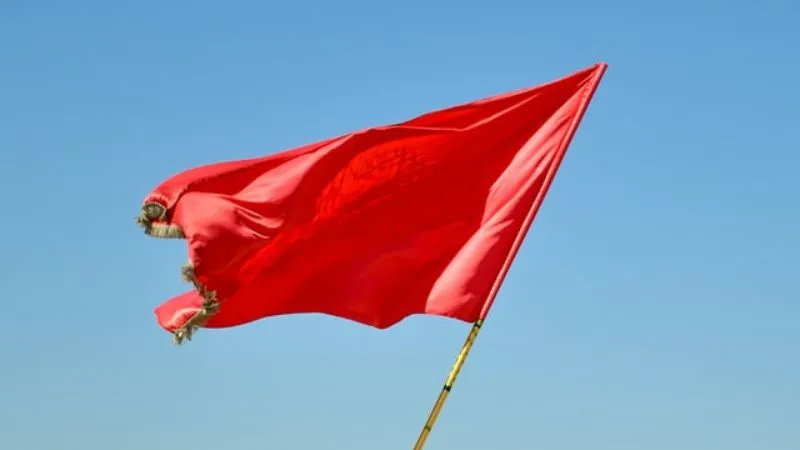 Red flag là gì? Những dấu hiệu cảnh báo “cờ đỏ” mà bạn cần biết