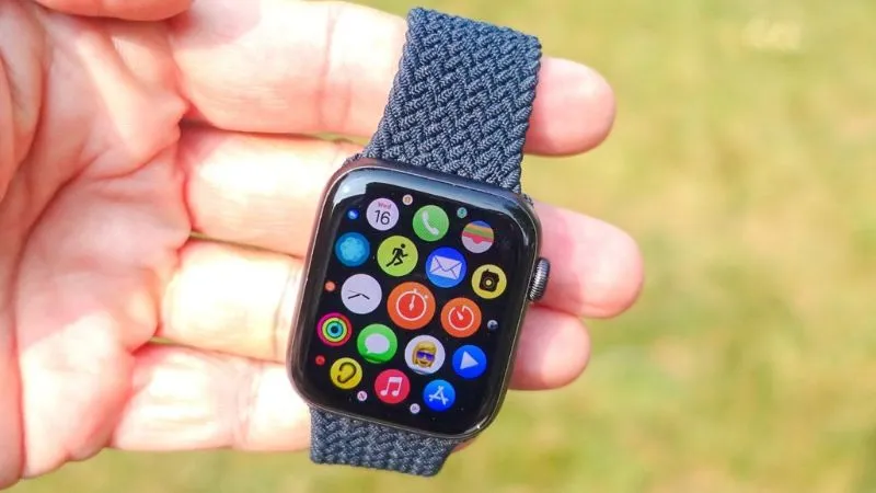 So sánh Apple Watch Ultra với Series 8 và SE từ giá bán đến tính năng nổi bật