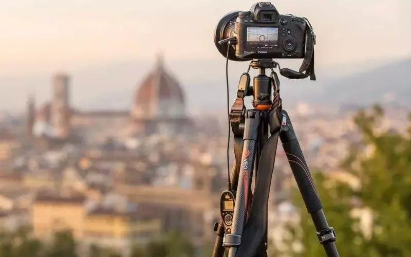 Tripod là gì? Vì sao nhiếp ảnh gia thường xuyên sử dụng Tripod?