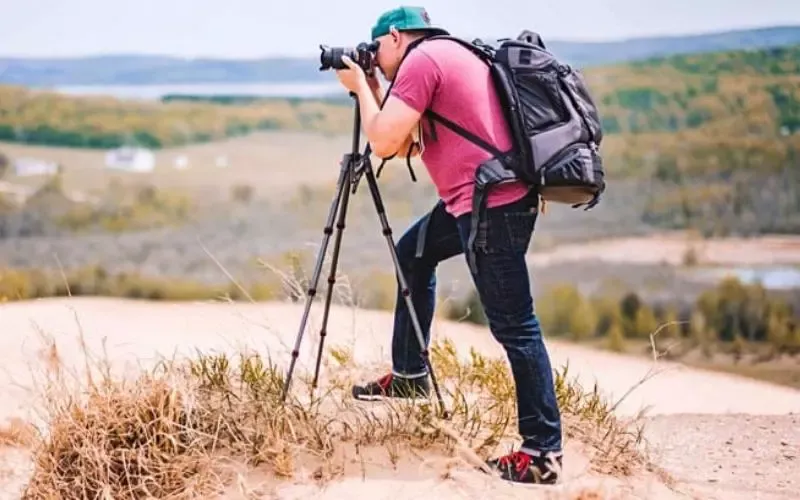 Tripod là gì? Vì sao nhiếp ảnh gia thường xuyên sử dụng Tripod?