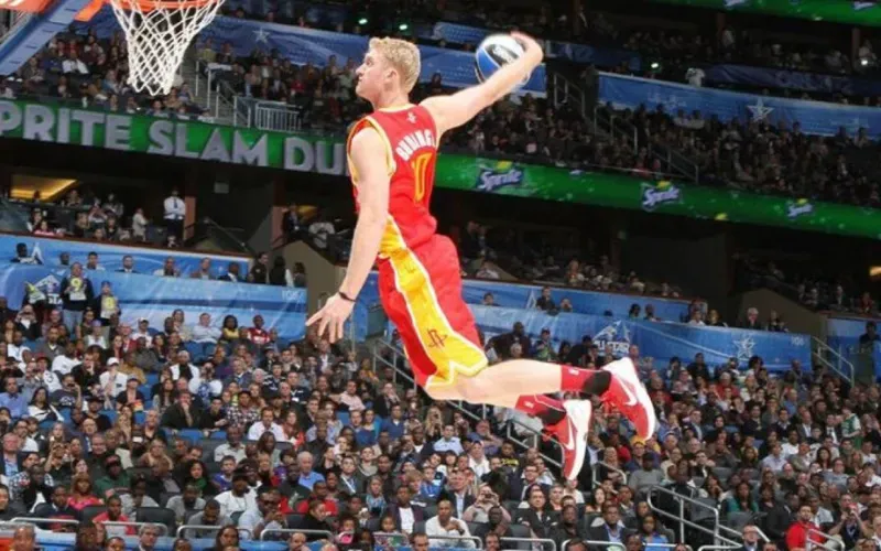 Úp rổ là gì? Tổng hợp các kiểu úp rổ (slam dunk) đẹp mắt nhất