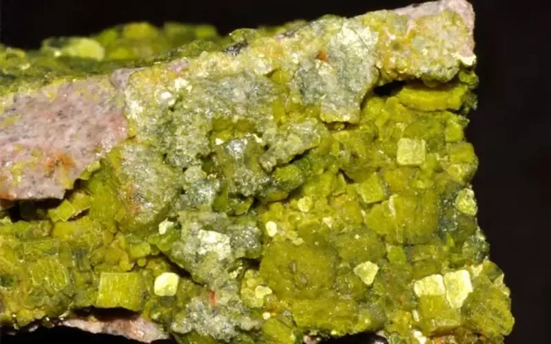 Uranium là gì? Tất tần tật về nguyên tố chế tạo bom nguyên tử